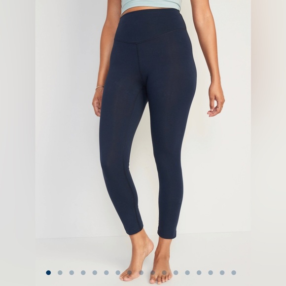 Extra High-Waisted PowerChill Hidden-Pocket Cropped Leggings for Women - Picture 2 of 6